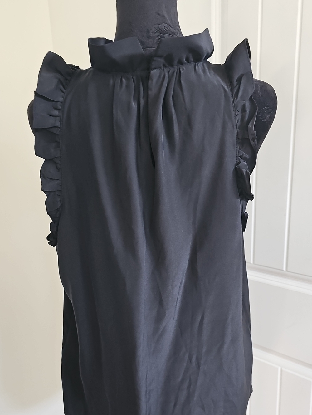 Frame Silk Black Ruffle-Neck Sleeveless Camisole, Medium - Picture 4 of 7